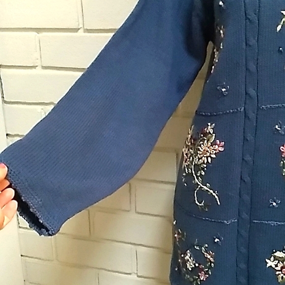 Maggie Lawrence Blue Floral Embroidered beaded Sweater. Size See Measurements - Picture 5 of 10